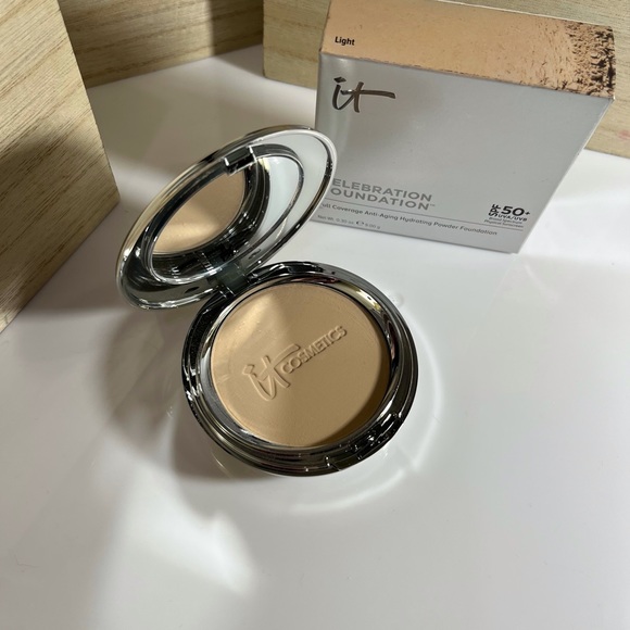 🥧NWT🥧Foundation Light Tone🥧IT Cosmetics🥧SPF 50+ 🥧Anti-Aging Foundation - Picture 7 of 11